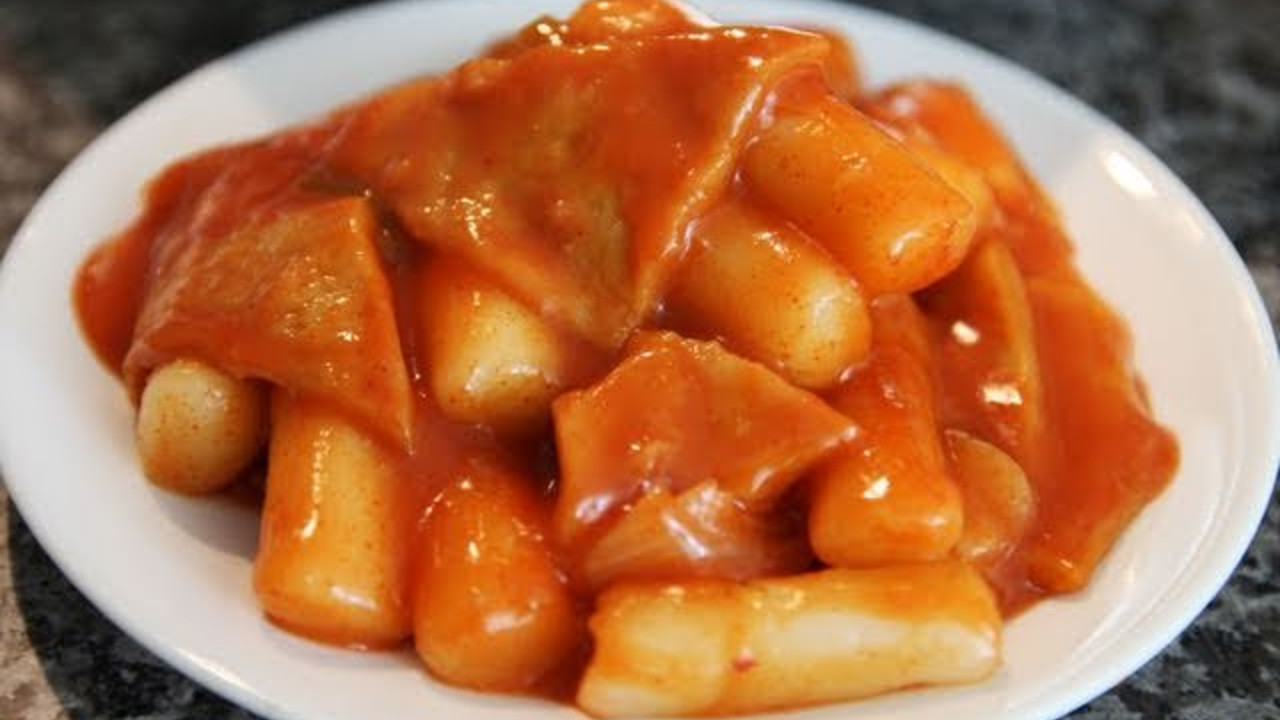 Korean Spicy Rice Cakes (Tteokbokki)