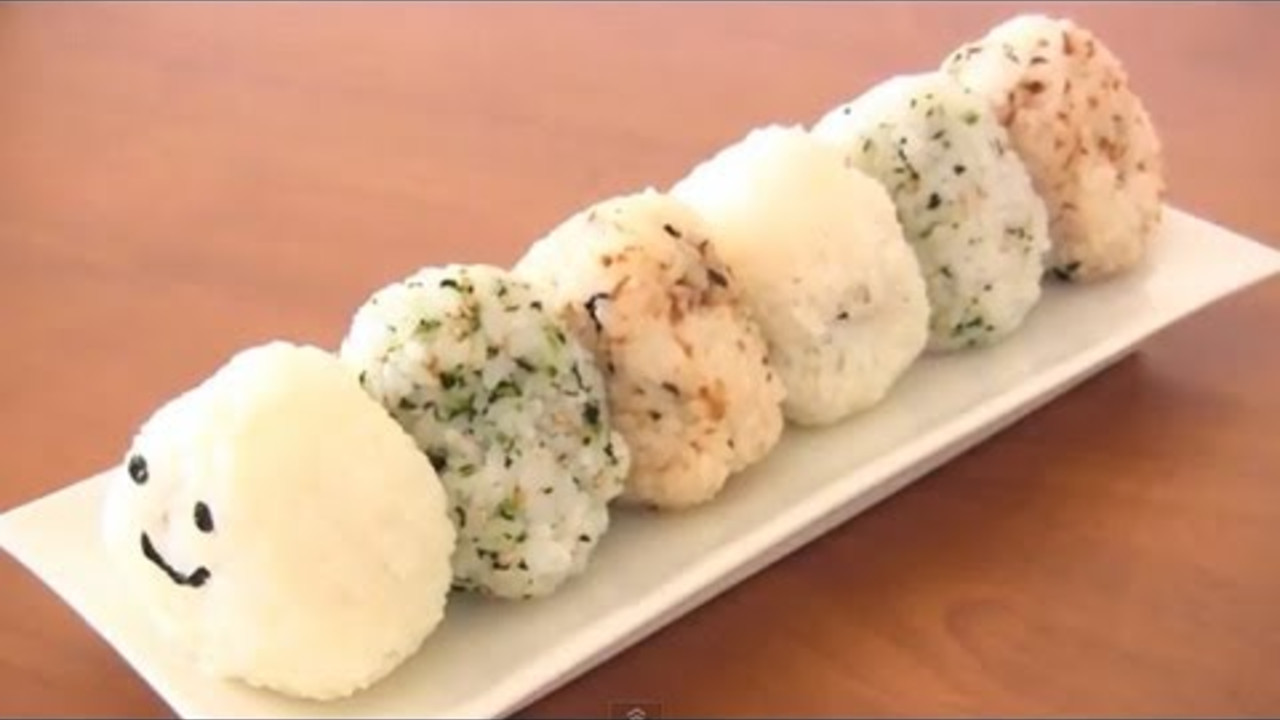 How to Make Onigiri (Japanese Rice Balls)