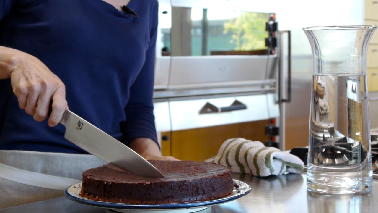 Baking Basics How to Cut a Cake Like a Pro Cooking Videos Grokker