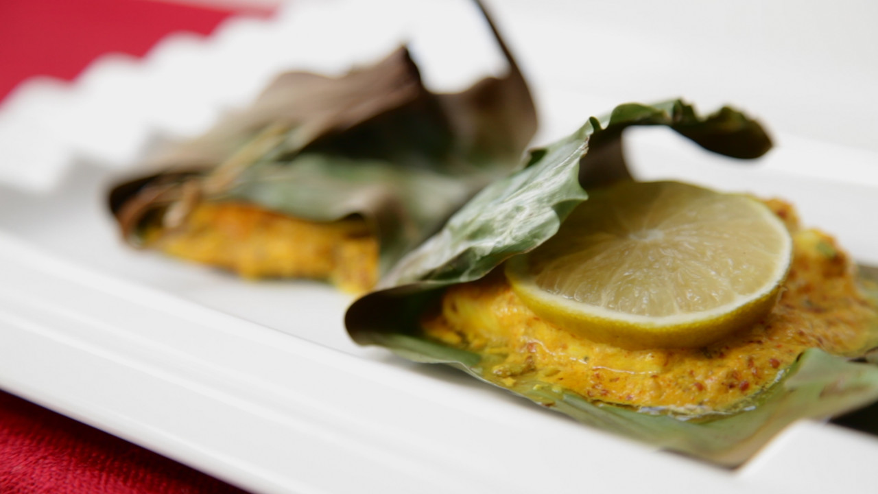 Indian Mustard Marinated Sea Bass in Banana Leaf Cooking Videos Grokker