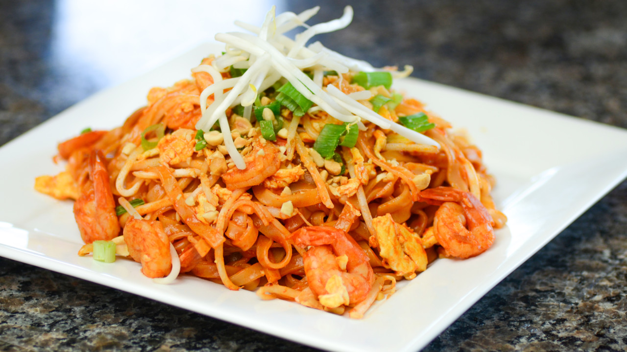 Shrimp Pad Thai with Eggs & Bean Sprouts Cooking Videos Grokker
